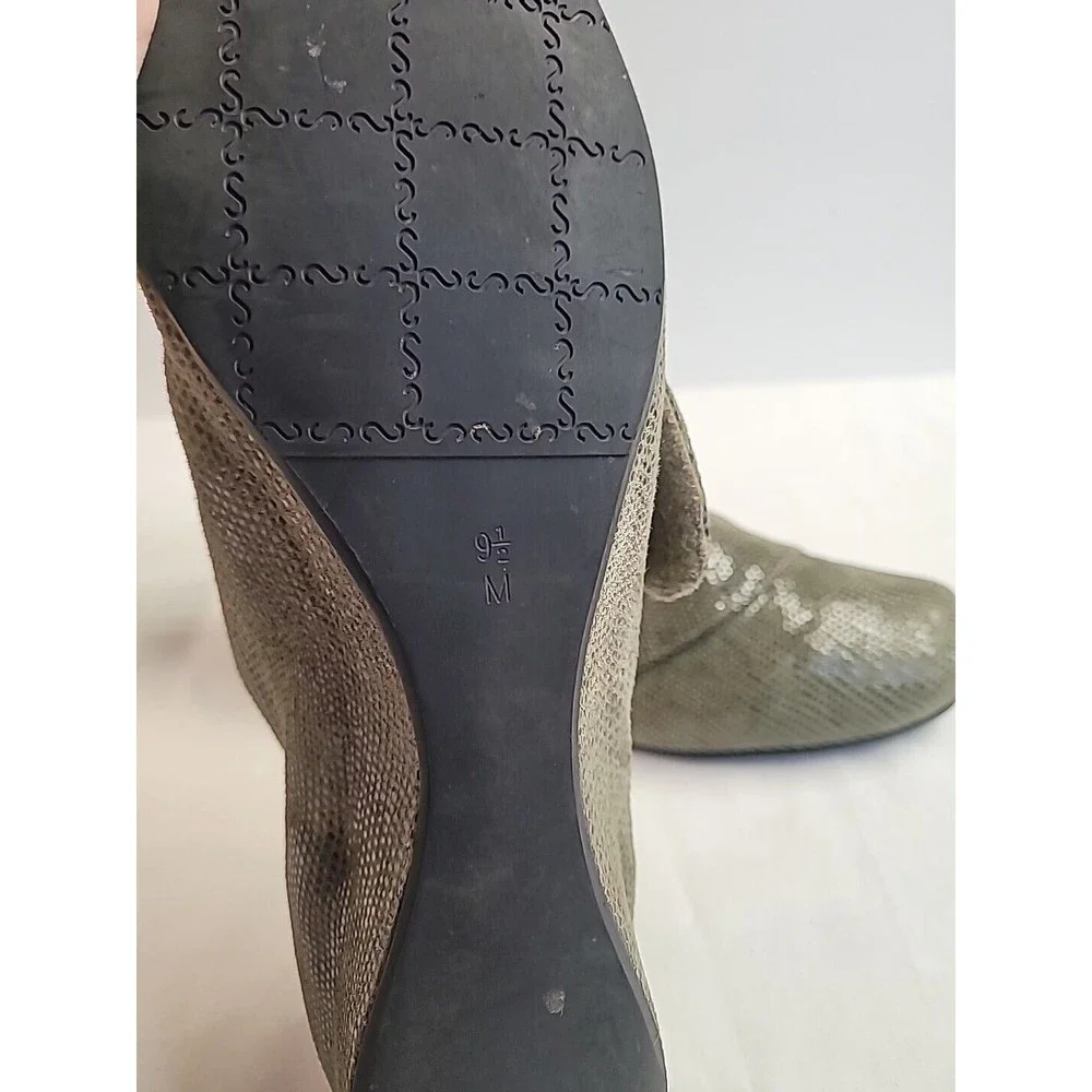 Vaneli Shiny Dot Round Toe Mini Wedge‎ Heel Shoes Women's Olive Green Size 9.5 M